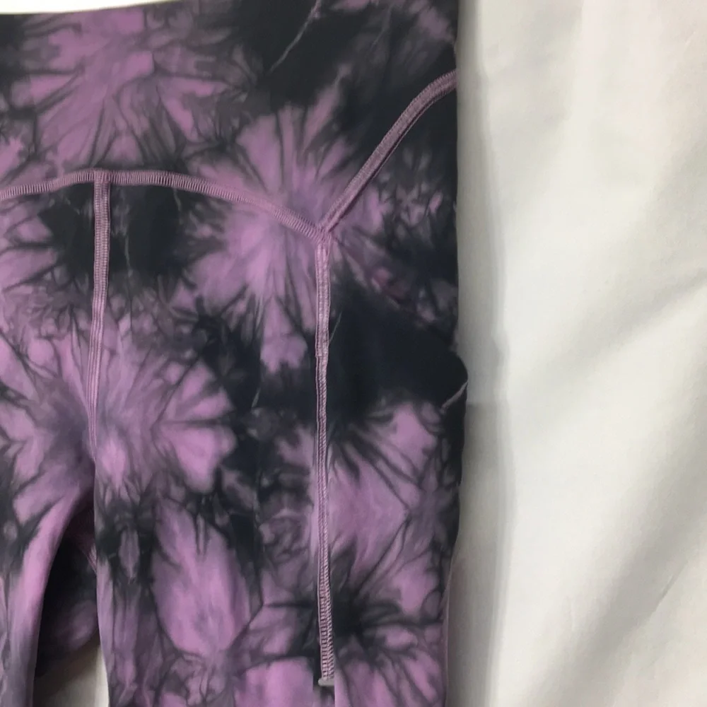 Lululemon Athletica Women’s Black and Purple Tie Dye Pants Size 6 Like-New